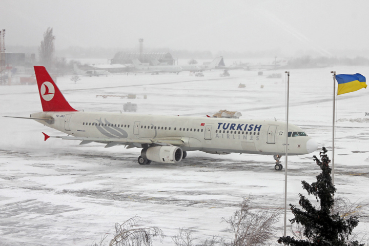 Одеський аеропорт через снігопад скасував декілька рейсів