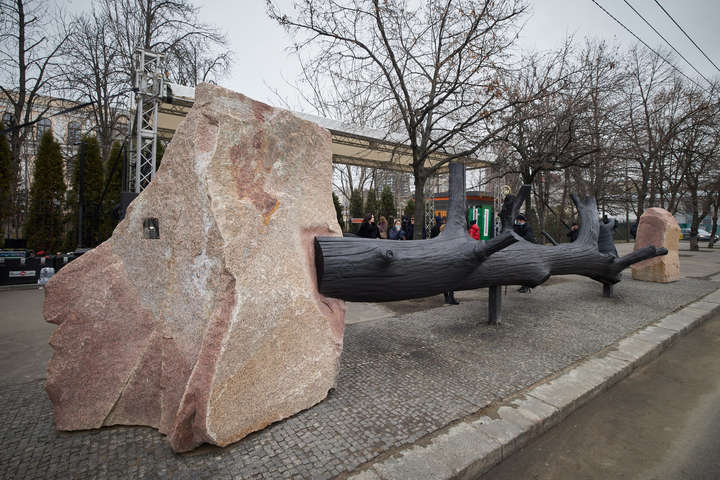До Міжнародного дня пам’яті жертв Голокосту в Києві відкрили інсталяцію (фото)