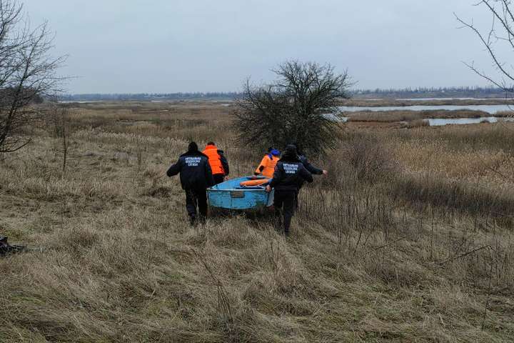 На Київщині водолази знайшли тіло рибалки, що зник два дні тому (фото, відео)