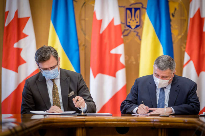 Спрощення візового режиму: Україна і Канада створили робочу групу