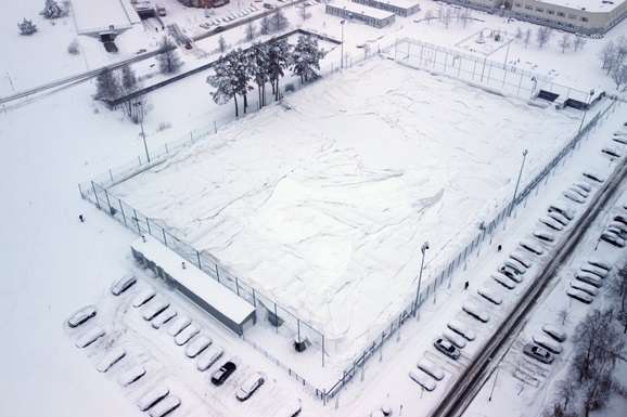 У Вільнюсі під вагою снігу обвалився купол нового спортманежу