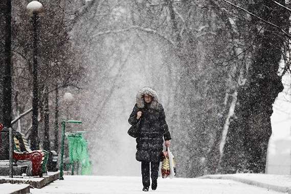 Сніг і ожеледиця: у Києві оголошено жовтий рівень небезпеки