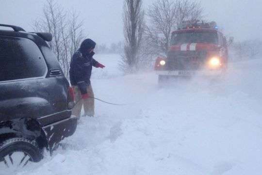 Негода в Україні: водіїв попередили, де зранку не проїхати
