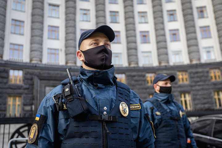 У центрі Києва масові акції протесту: поліція працює в посиленому режимі