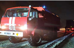  На Миколаївщині через снігопади утворився затор із ста вантажівок