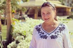  Звезда развлекалась в море с внучкой 
  