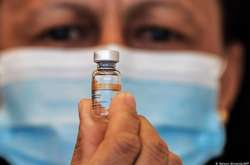 Вакцина на продаж. Хто в Україні щепиться від Сovid-19 найшвидше