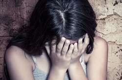 На Прикарпатті 11-річна дівчинка народила від пенсіонера, що регулярно її ґвалтував