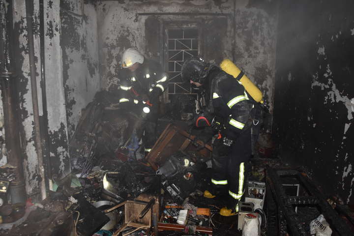 В Одесі під час пожежі з будинку евакуювали 25 осіб: є постраждалі 