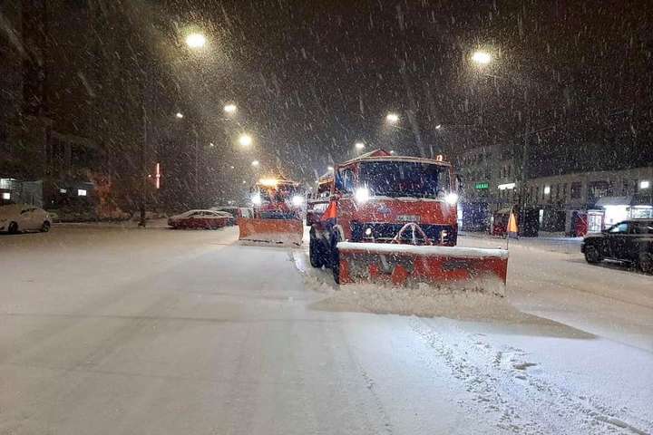 Столицю ще кілька днів засипатиме снігом: дорожники перейшли на посилений режим