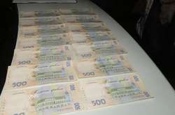 Після отримання частини неправомірної вигоди у розмірі 7 тис. грн поліцейські затримали правопорушника 