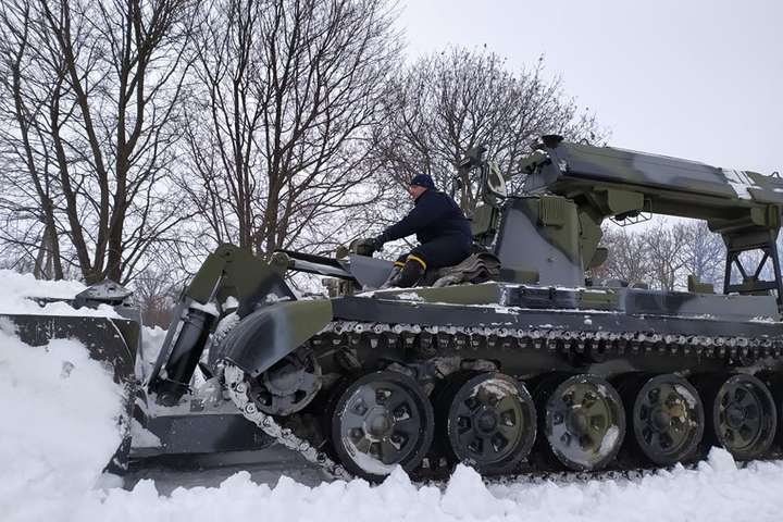 Україна постраждала від снігу: що відбувається в Києві та регіонах (фото)
