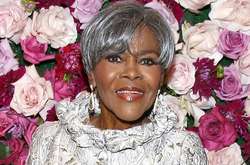 Умерла первая афроамериканка, получившая «Оскар» за выдающиеся заслуги (фото)