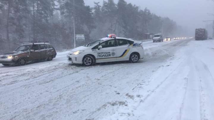 Снегопад: в Киеве за полдня произошло рекордное количество аварий