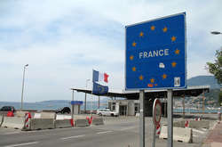 Франція закриває кордони через Covid-19, але є винятки