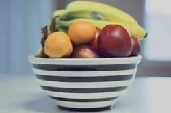 Вздутие живота и лишний вес: эксперты советуют не употреблять фрукты вечером