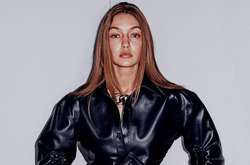 Известная супермодель впервые показала живот после родов (фото)