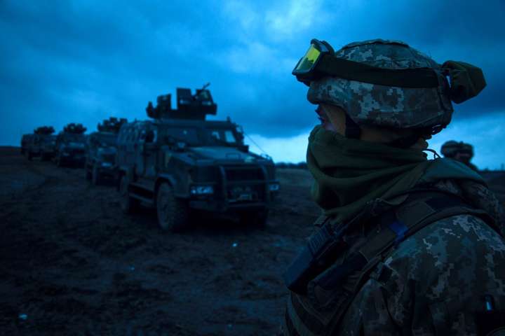 Двох українських військових поранено на Донбасі