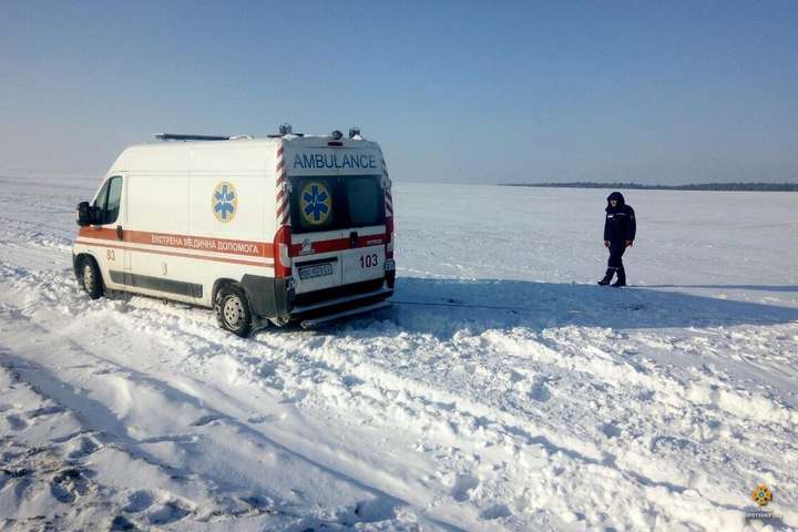 На Одещині немовля померло під час пологів – швидка не доїхала, бо застрягла у снігових заметах