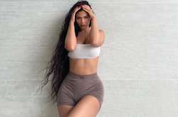  23-летняя Кайли Дженнер похвасталась роскошной фигурой 
  