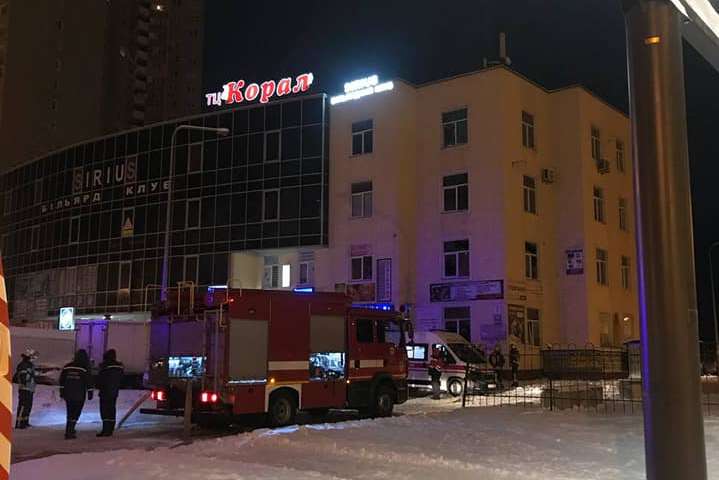 Під час пожежі в торговельному центрі в Києві загинув чоловік (фото)