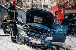 У неділю в Києві палали автівки: постраждав Toyota Land Cruiser