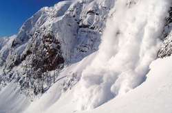 В австрійських Альпах під лавинами загинули троє лижників