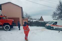  Рятувальники відбуксирували автомобіль швидкої медичної допомоги 