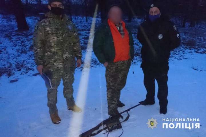 Поліція виявила в Чорнобильській зоні туриста зі зброєю (фото)
