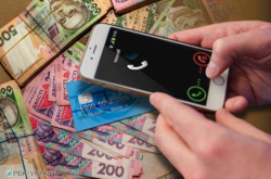 Почти пятьдесят тысяч гривен потерял мужчина после разговора с «работником банка»