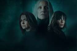 Відьма співає закляття, що є українськими народними піснями