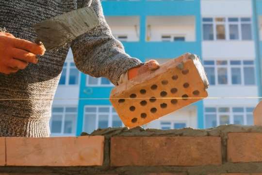 Будівництво житла в Україні суттєво скоротилося: дані Держстату 