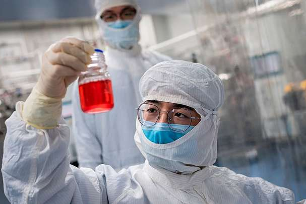 В Китае по завышенным ценам продавали поддельную вакцину от коронавируса