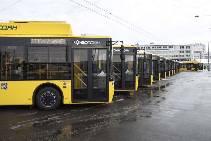 Сучасні та комфортні: на вулиці Києва вийшли нові тролейбуси (фото)