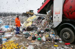 Депутати Київради провели засідання на сміттєзвалищі 