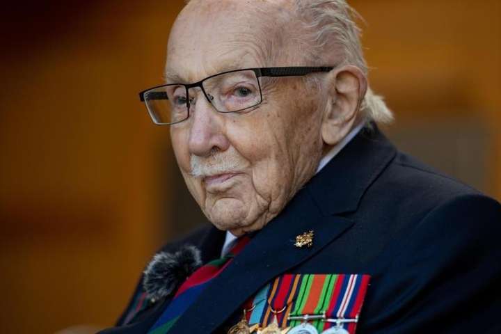 Помер 100-річний британський ветеран, який зібрав медикам £33 мільйони
