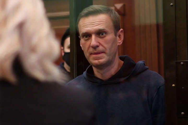 Навального відправили в колонію на три роки 