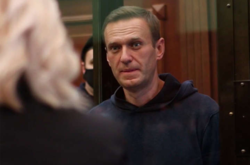 Навального отправили в колонию на три года