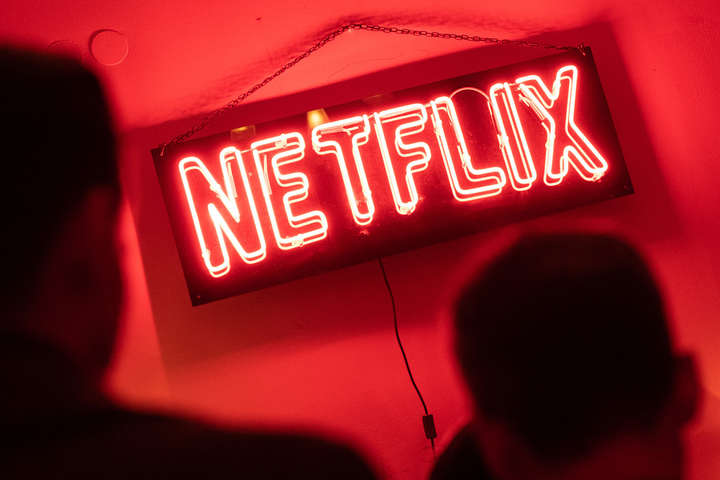 Мінцифри веде переговори щодо виходу на український ринок Netflix та PayPal