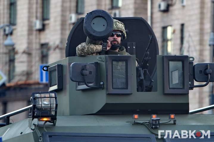День Незалежності: Зеленський затвердив проведення параду з військовою технікою