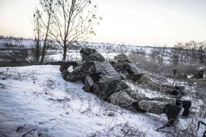 Бойовики за добу вісім разів порушили «тишу»: загинув український боєць