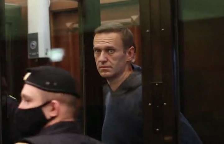 Арешт Навального: що відбувається у Росії. Провідна газета вийшла з промовистою обкладинкою (фото)