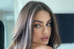  Лицо 19-летней Яэль Шелбия из Израиля признали самым красивым 
  