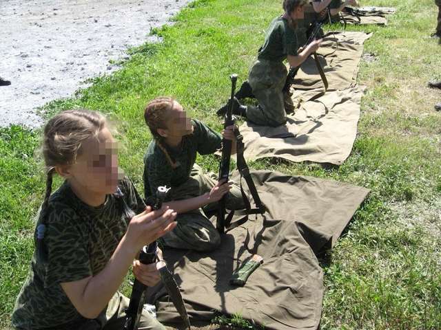 Бойовики на Донбасі готують до війни понад 100 українських дітей