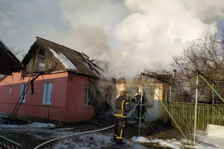 Під час пожежі в будинку на Київщині загинула жінка (фото) 