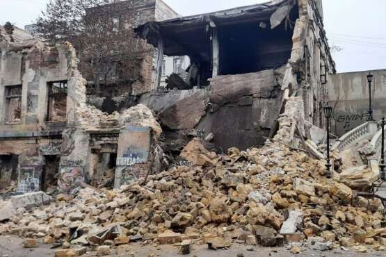 Забудови Одеси тріщать по швах: в центрі міста чергове руйнування 