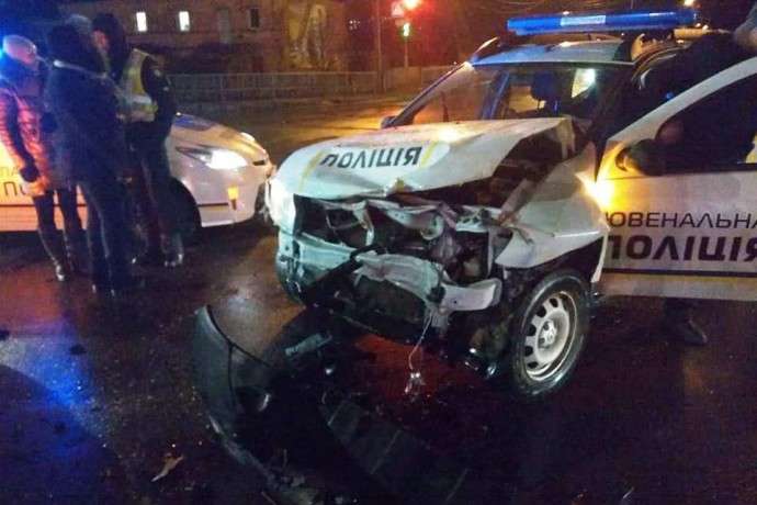 На Брацлавській поліцейський автомобіль потрапив у ДТП (фото)