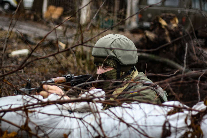 Завжди напоготові: яскраві фото з бойового тренування українських військових