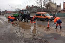 Комунальники ліквідовують наслідки аварії