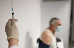 Вже відомо про майже 30 відмов від вакцини з РФ, але цифра постійно зростає